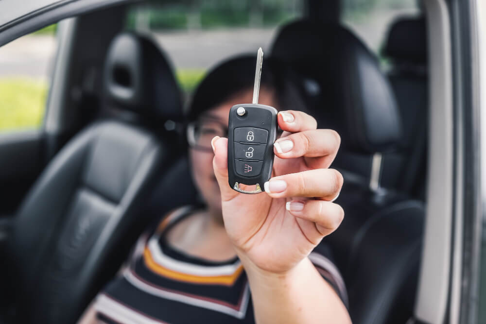 auto locksmith services in Melbourne for car key replacement reliably
